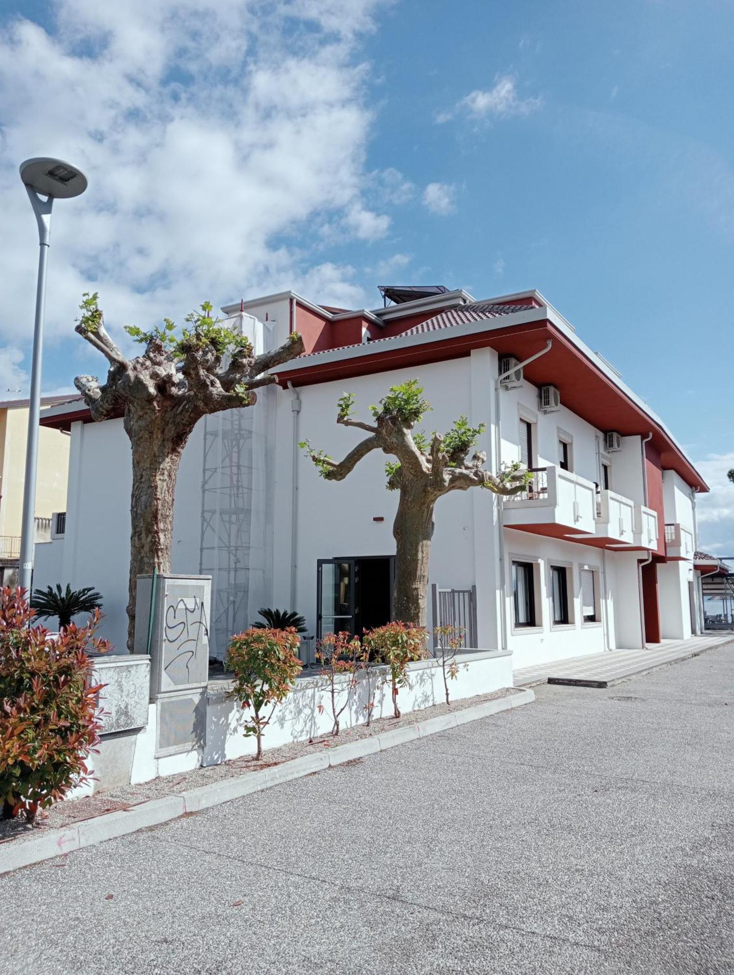 Bellerive Ristorante Albergo Manerba del Garda Exterior foto