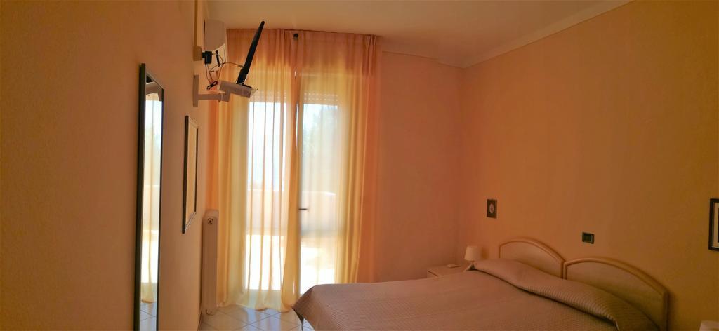 Bellerive Ristorante Albergo Manerba del Garda Exterior foto